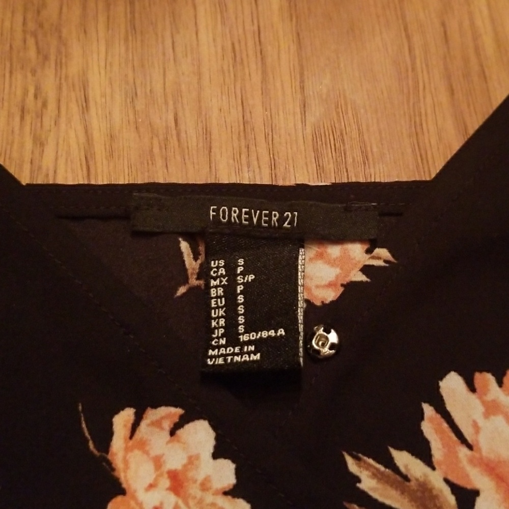 Loose Fit Floral Tank - Picture 5 of 6